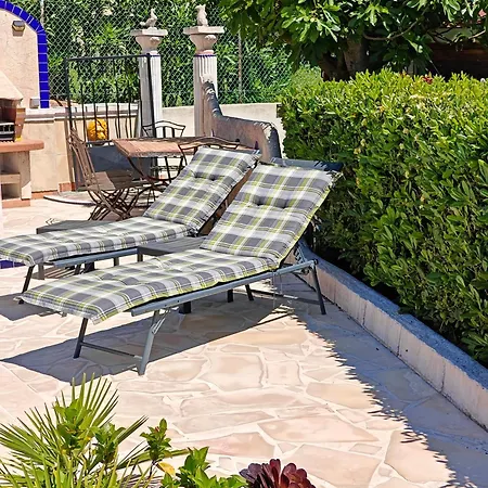 Penzion Plein Sud-piscine-spa-climatisation-parking Prive-calme Et Detente
