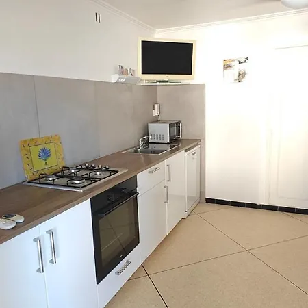 Plein Sud Piscine Climatisation Parking Prive Calme Et Detente